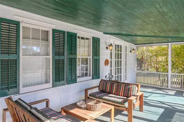 Bayport, NY 11705,403 Middle RD