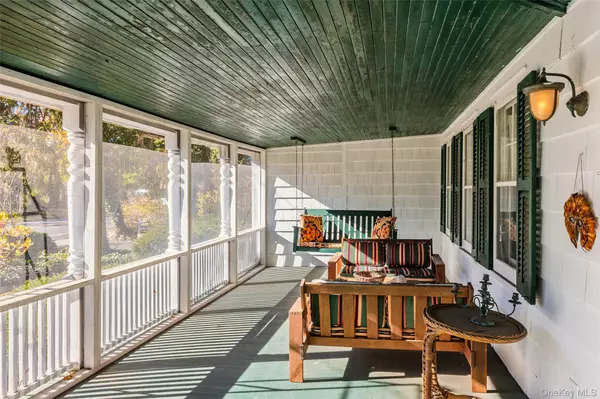 Bayport, NY 11705,403 Middle RD