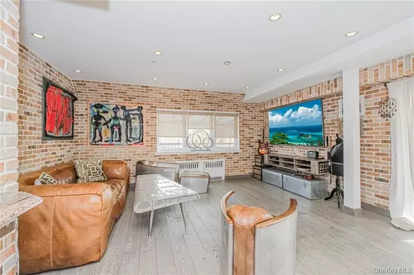 Brooklyn, NY 11235,3567 Shore Pkwy #H4A