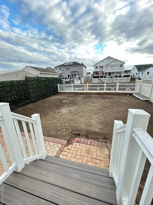 Seaford, NY 11783,3680 Naomi St