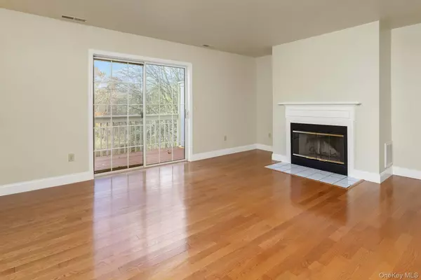 Carmel, NY 10512,5603 Applewood CIR