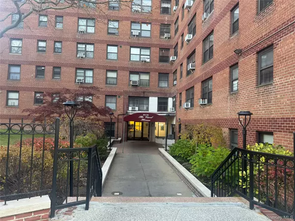 Rego Park, NY 11374,64-34 102 ST #7F