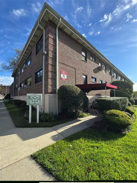 91 Tulip AVE #C2, Floral Park, NY 11001