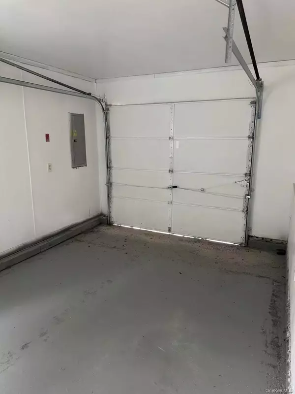 Coram, NY 11727,20 Westfield RD