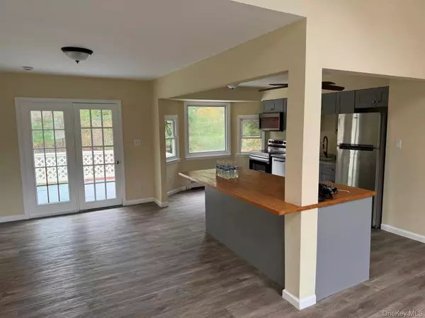 Coram, NY 11727,20 Westfield RD