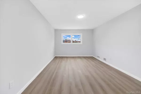 Bronx, NY 10469,1457 Stickney PL