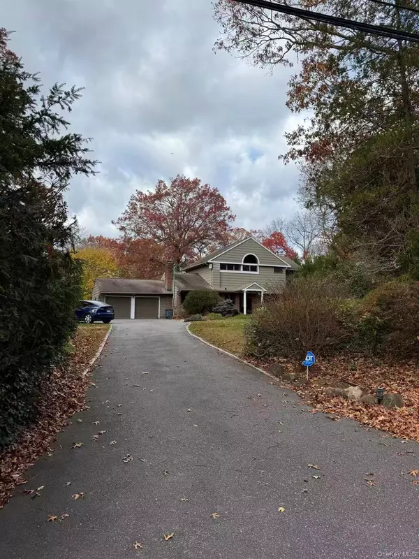 4 Norgate RD, Glen Head, NY 11545