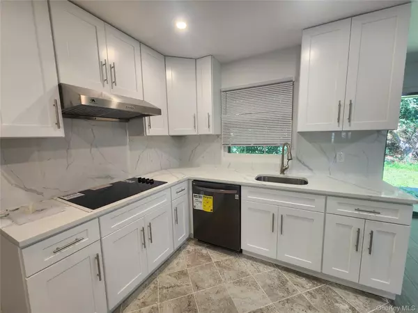 Stony Brook, NY 11790,43 Seville LN