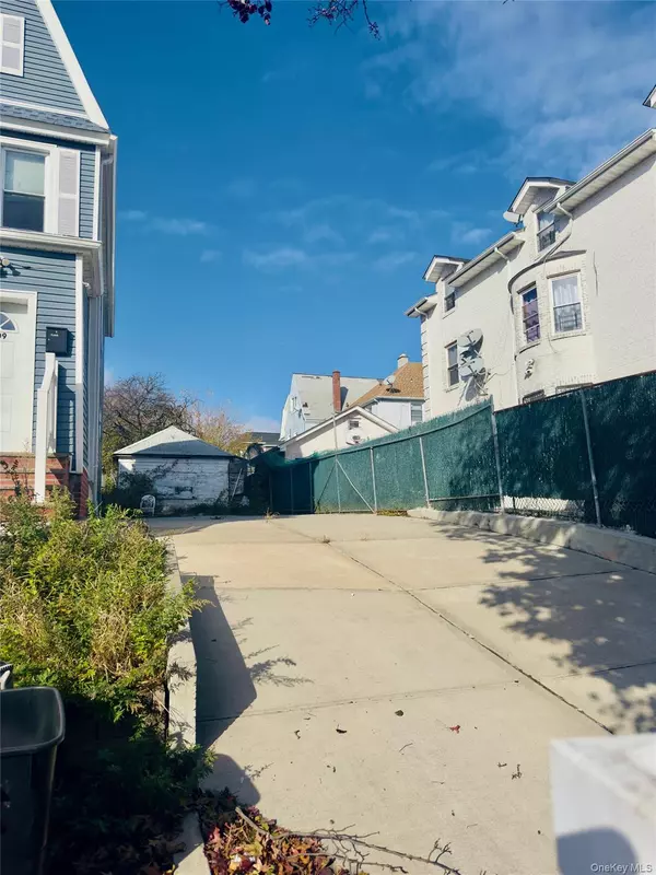 Corona, NY 11368,109-11 34th AVE