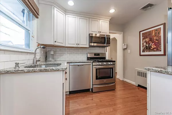 Woodmere, NY 11598,313 Forest AVE