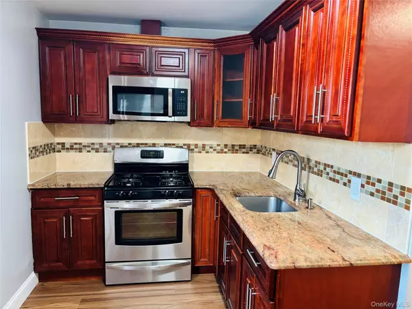 Rosedale, NY 11422,143-12 257th ST #2nd Floor