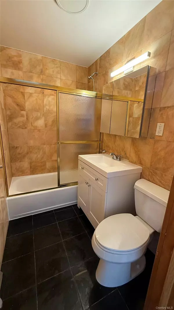 Corona, NY 11368,112-31 38 AVE #2B