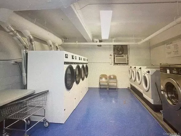 Flushing, NY 11354,31-31 138th ST #6C