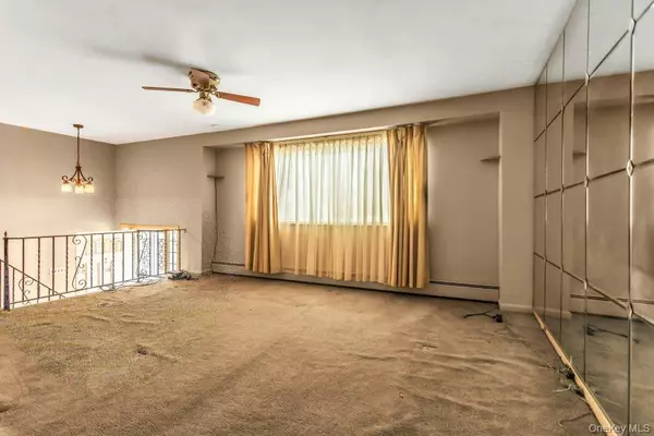 West Hempstead, NY 11552,1070 Mahopac RD