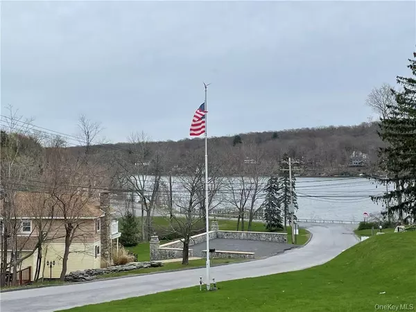 Monroe, NY 10950,22 Lake AVE