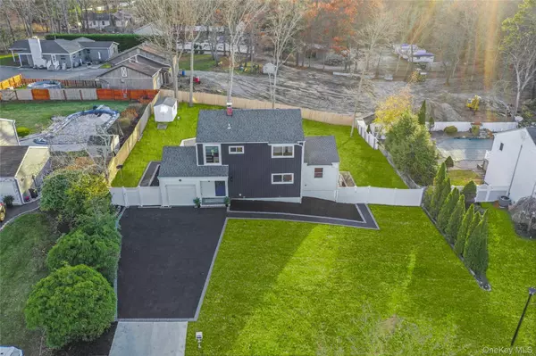 Ridge, NY 11961,8 Marc DR