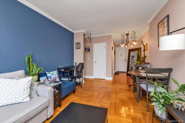 Woodside, NY 11377,48-55 43rd ST #3F