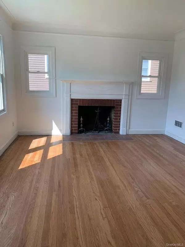 Mineola, NY 11501,120 Fairfield AVE