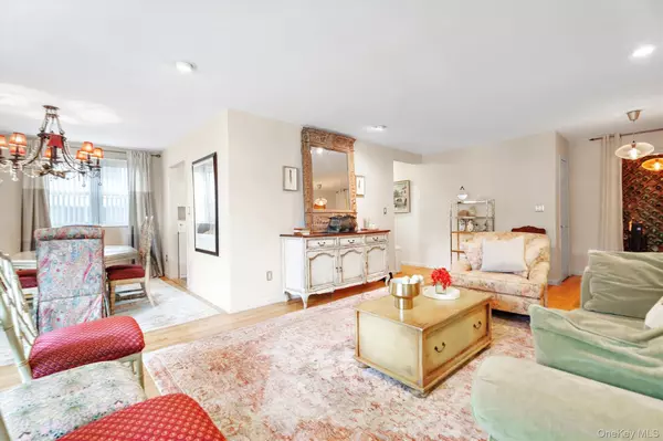 Great Neck, NY 11021,200 S Middle Neck RD #J-6