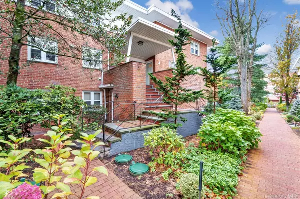 Great Neck, NY 11021,200 S Middle Neck RD #J-6