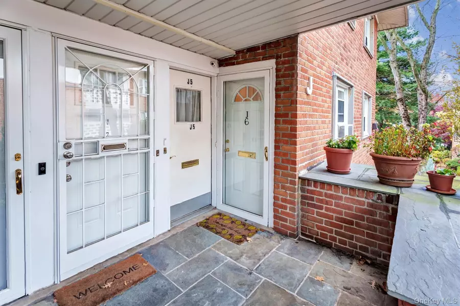 200 S Middle Neck RD #J-6, Great Neck, NY 11021