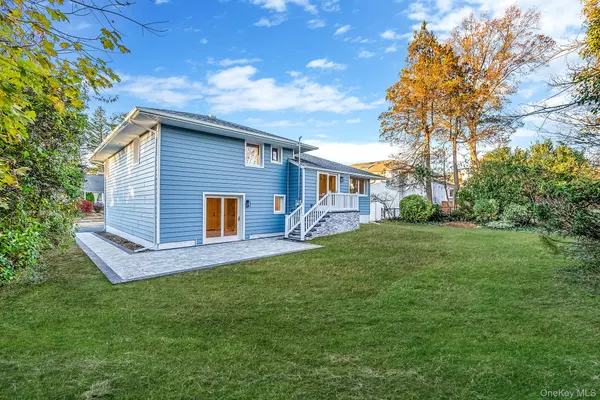 Jericho, NY 11753,64 Hedgerow LN