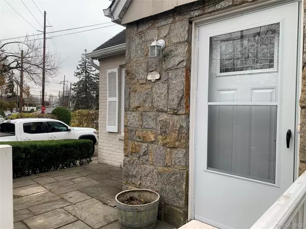 Stewart Manor, NY 11001,700 Tulip AVE