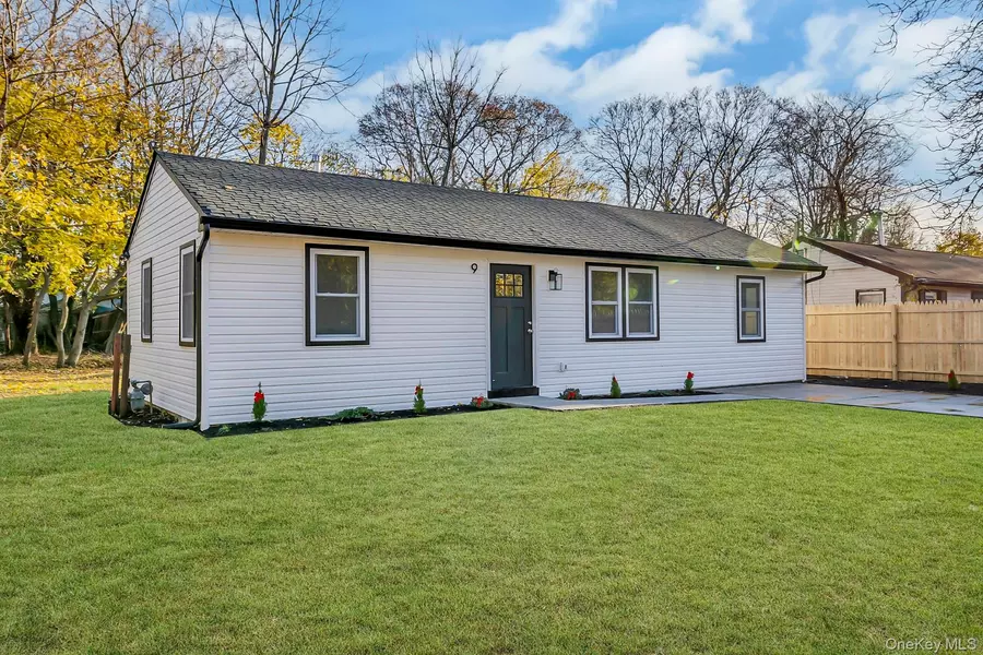 9 Lewis ST, Riverhead, NY 11901