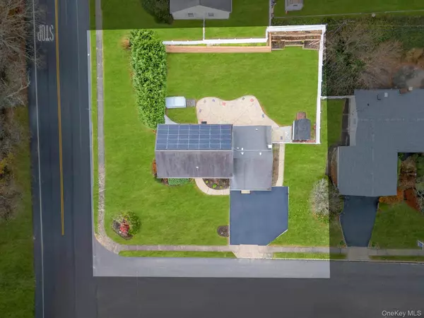 Lake Grove, NY 11755,2 Tulip Grove DR