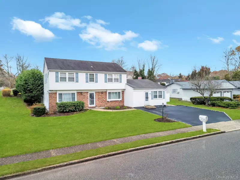 2 Tulip Grove DR, Lake Grove, NY 11755