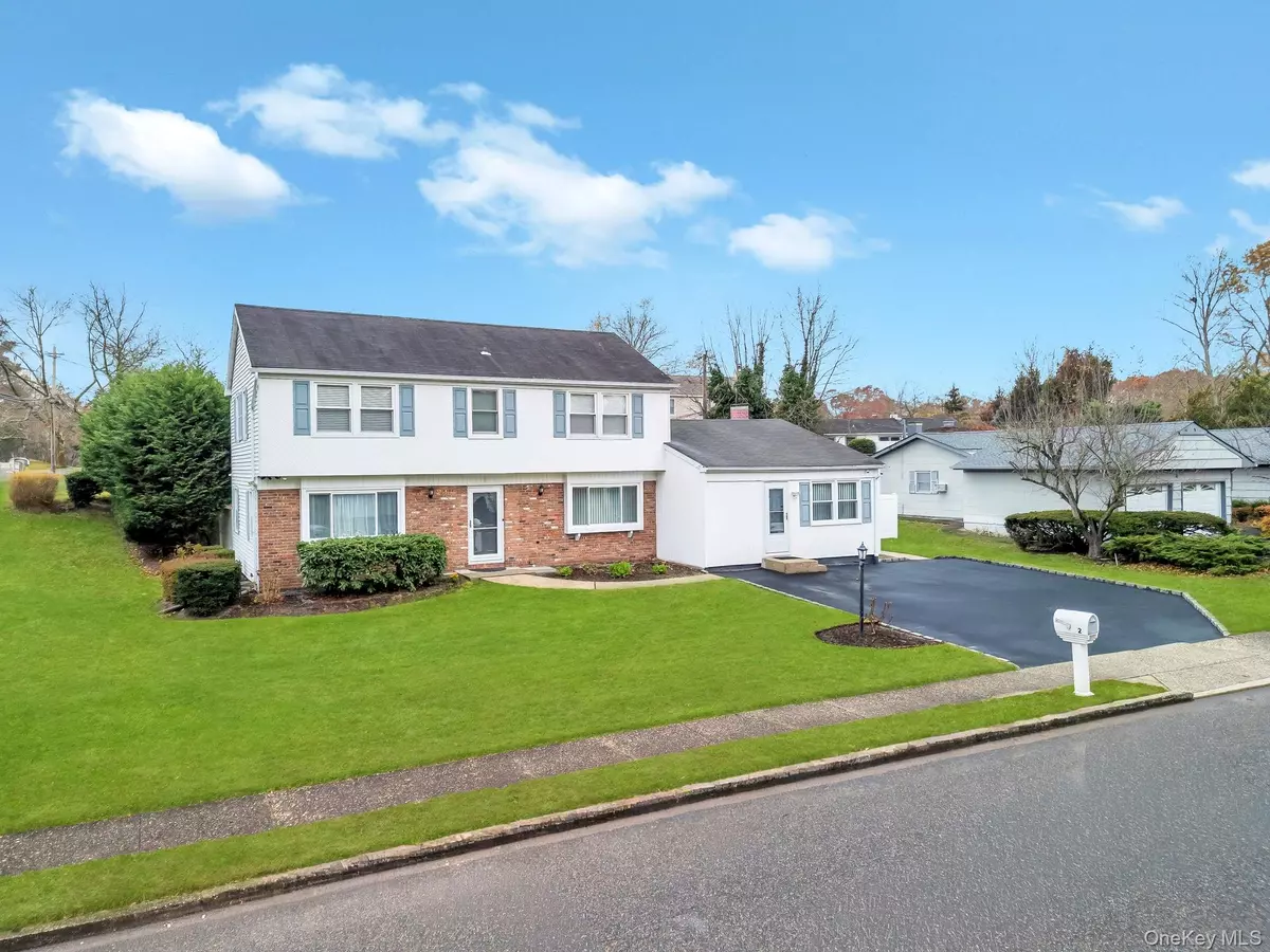 Lake Grove, NY 11755,2 Tulip Grove DR