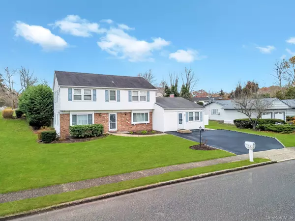 2 Tulip Grove DR, Lake Grove, NY 11755