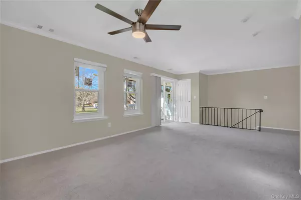 Middle Island, NY 11953,75 Artist Lake DR