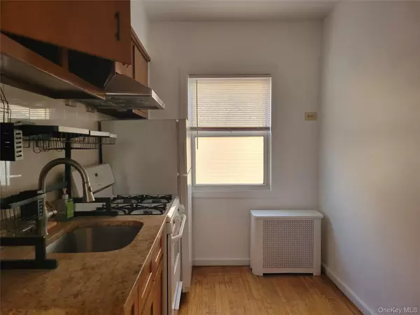 Sunnyside, NY 11104,48-26 42 ST