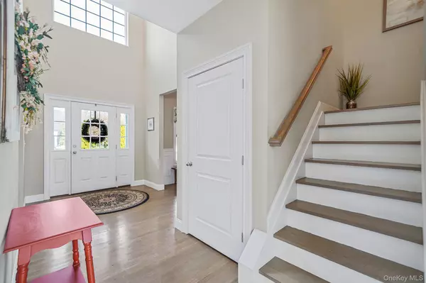 East Moriches, NY 11940,20 Dogwood LN