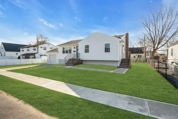 Lindenhurst, NY 11757,243 Lido Pkwy