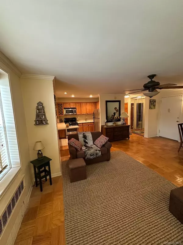 Long Beach, NY 11561,550 Shore RD #6EE