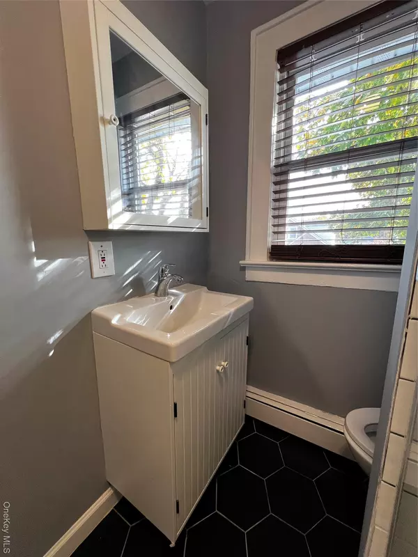 Lynbrook, NY 11563,112 Central AVE