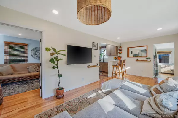 Lindenhurst, NY 11757,92 E John ST