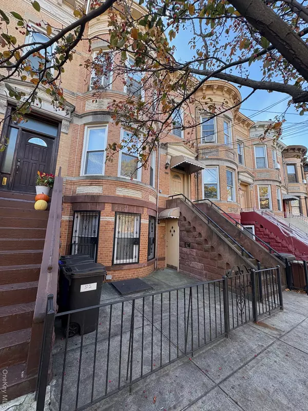 Ridgewood, NY 11385,6092 69th AVE