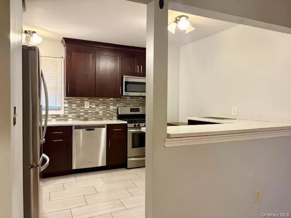 Howard Beach, NY 11414,156-40 76th ST #2nd floor
