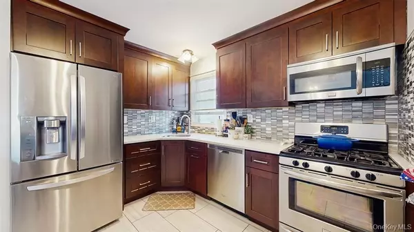 Howard Beach, NY 11414,156-40 76th ST