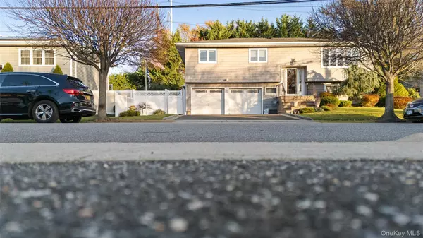 Hicksville, NY 11801,51 Deer LN