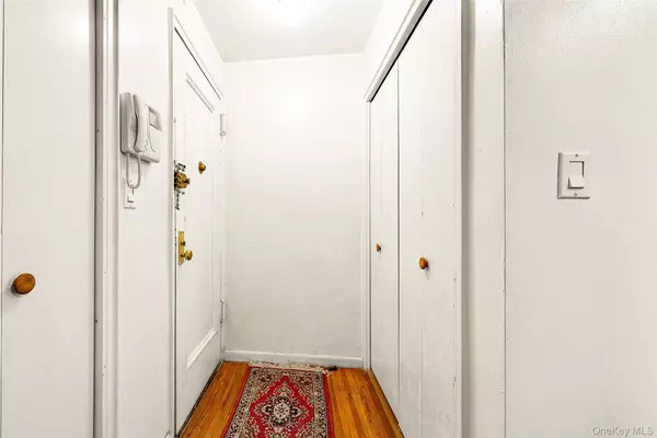 Forest Hills, NY 11375,73-44 Austin ST #5S