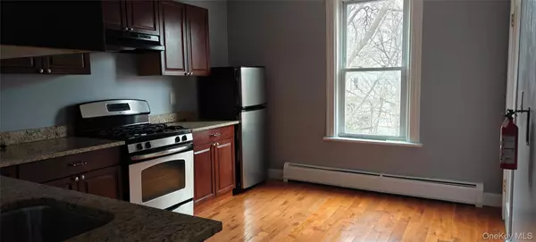 Poughkeepsie, NY 12601,104 Winnikee AVE #3