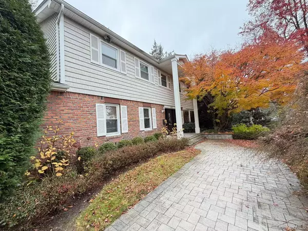 Roslyn, NY 11576,165 Tara DR