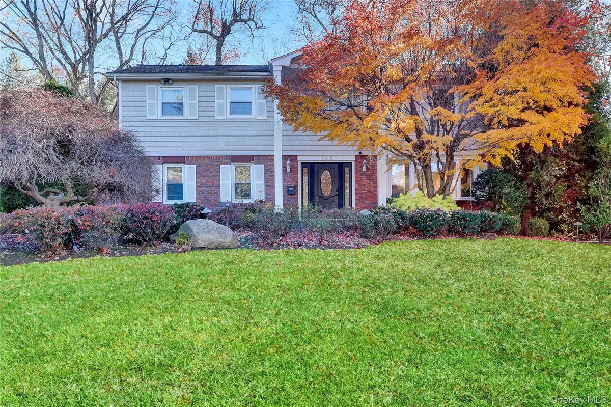 Roslyn, NY 11576,165 Tara DR