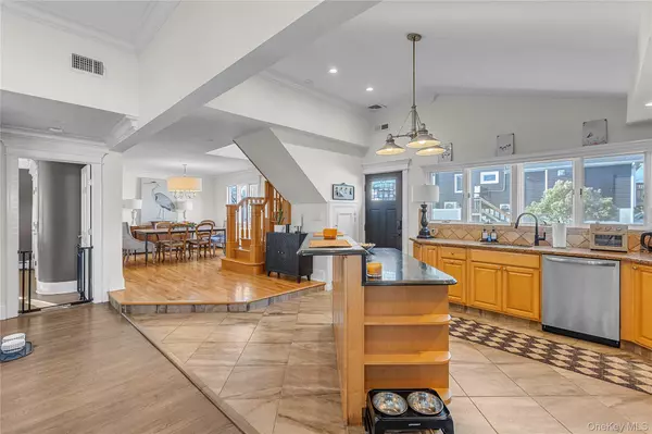 Lindenhurst, NY 11757,803 S 7th ST