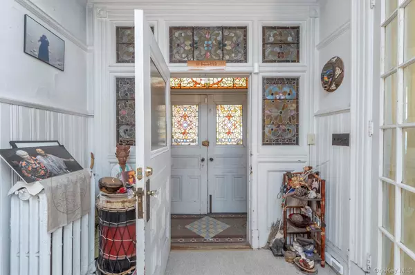 Kingston, NY 12401,156 Hunter ST