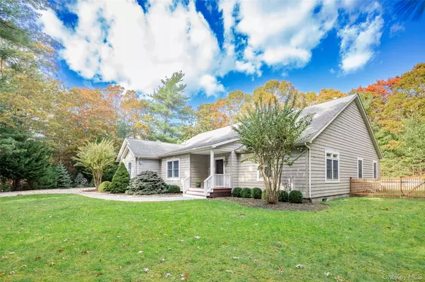 East Hampton, NY 11937,3 Sally's Path